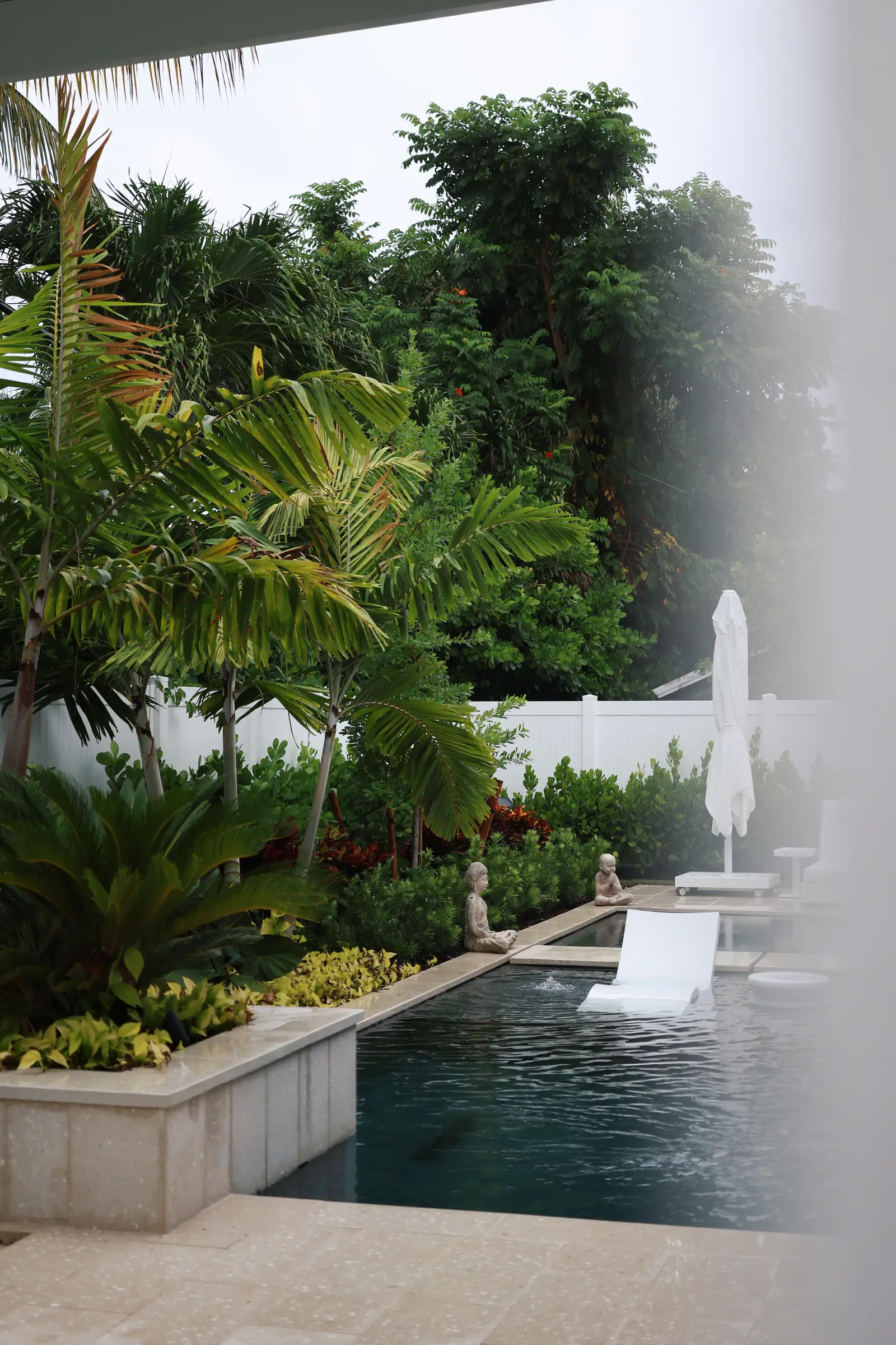 Dark pool and loungers, vertical alt