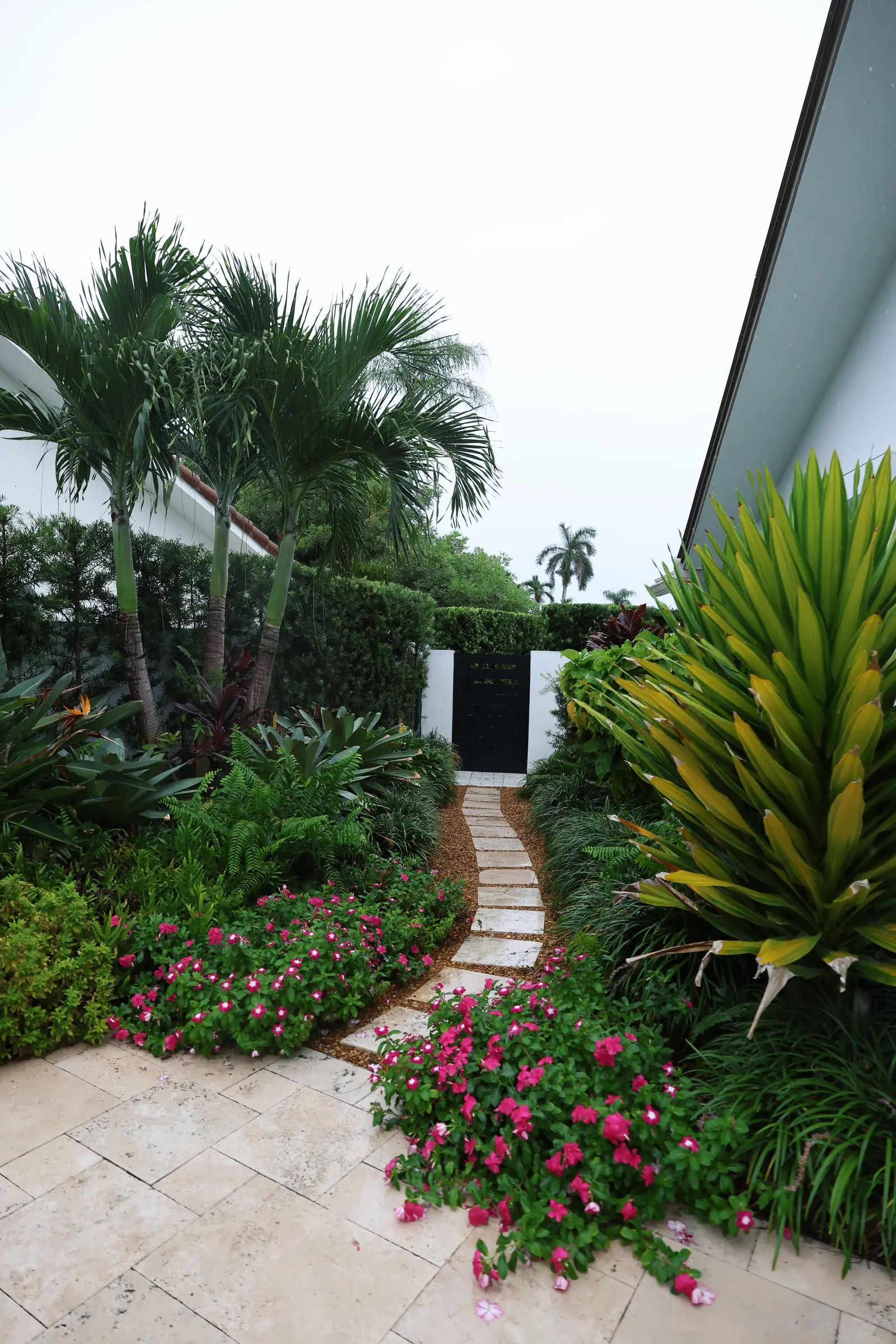Side garden path, vertical